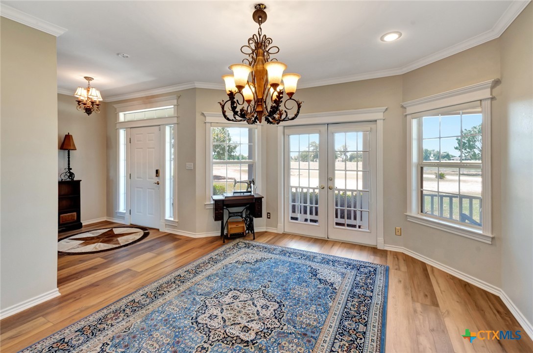 202 Prairie View Road Victoria, TX 77904 - Photo 5 of 47 a very nice looking room with a large window