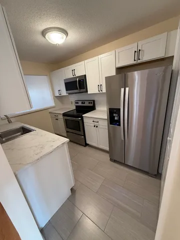 $2,400 | 504 Watercourse Row, Unit 504, Rocky Hill, CT 06067