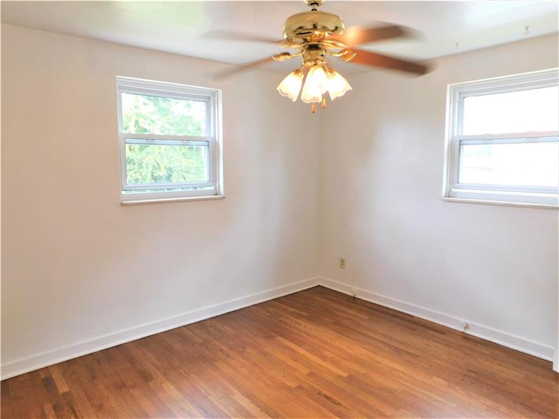 1528 Greentree Road Pittsburgh, PA 15220 - Photo 12 of 25 Gallery Image 12