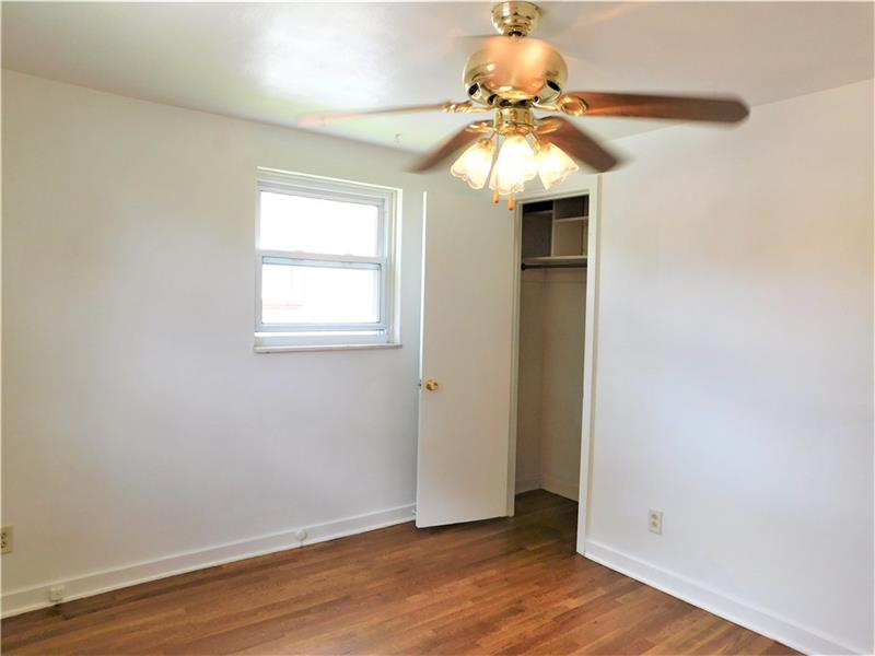 1528 Greentree Road Pittsburgh, PA 15220 - Photo 13 of 25 Gallery Image 13