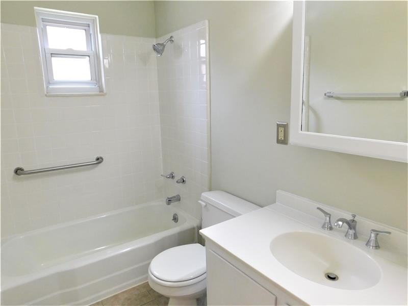 1528 Greentree Road Pittsburgh, PA 15220 - Photo 15 of 25 Gallery Image 15