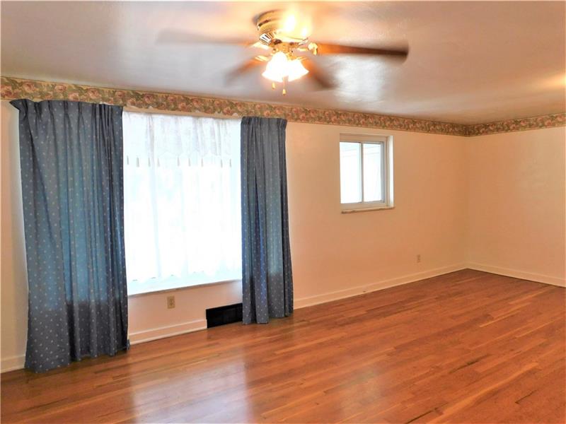1528 Greentree Road Pittsburgh, PA 15220 - Photo 3 of 25 Gallery Image 3