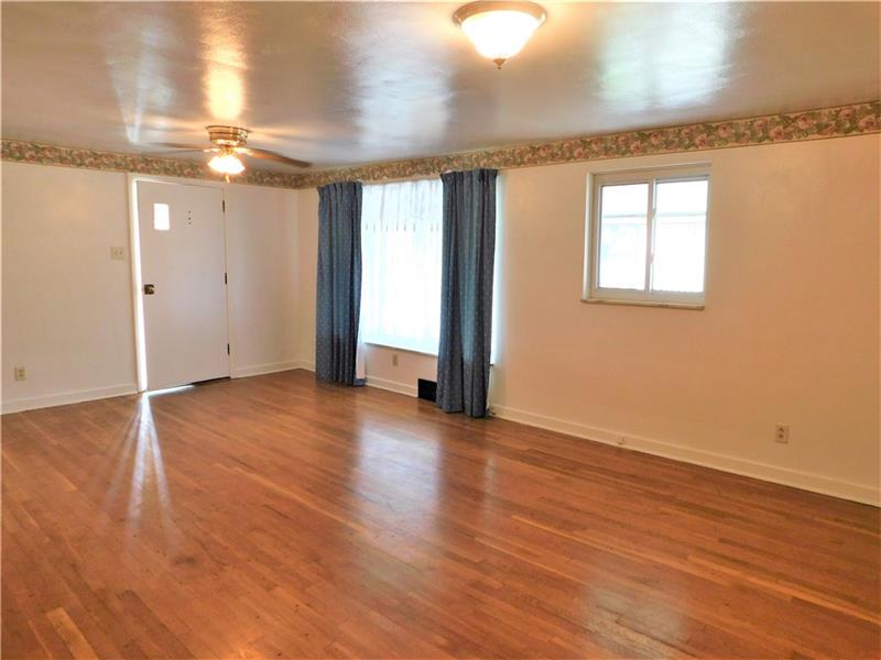 1528 Greentree Road Pittsburgh, PA 15220 - Photo 4 of 25 Gallery Image 4