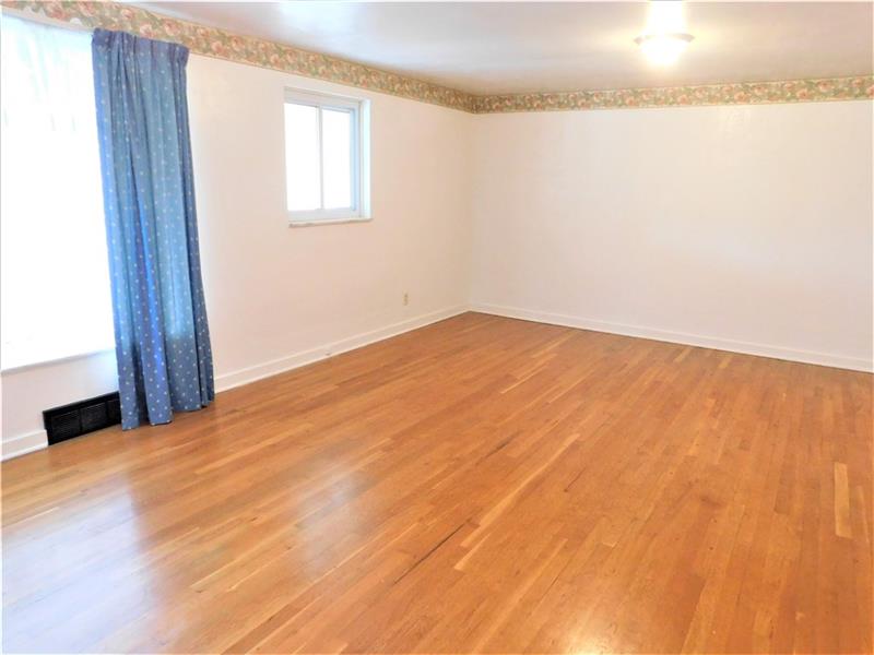 1528 Greentree Road Pittsburgh, PA 15220 - Photo 5 of 25 Gallery Image 5