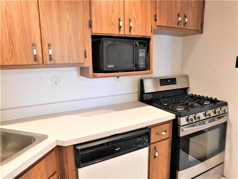 1528 Greentree Road Pittsburgh, PA 15220 - Photo 7 of 25 Gallery Image 7