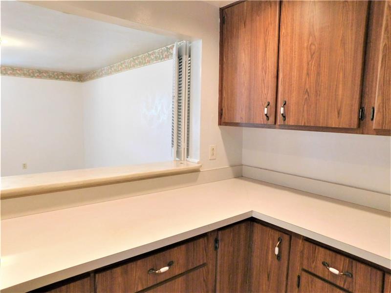 1528 Greentree Road Pittsburgh, PA 15220 - Photo 9 of 25 Gallery Image 9