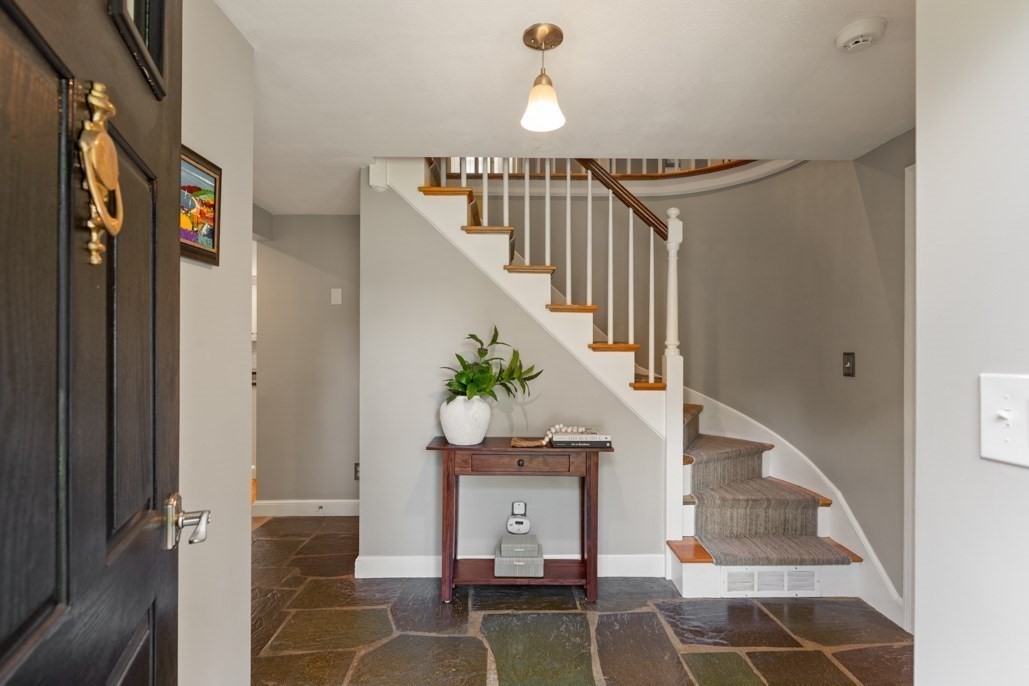 24 Edgemere Road Lynnfield, MA 01940 - Photo 8 of 42 Gallery Image 8