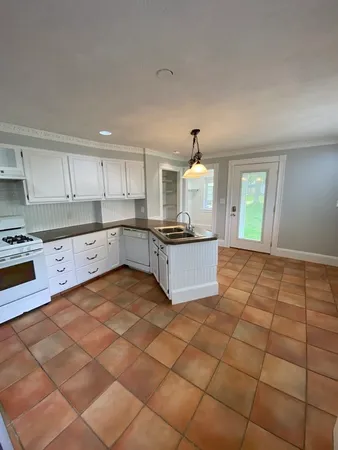 $4,500 | 12 Avon Street, Unit 12, Reading, MA 01867