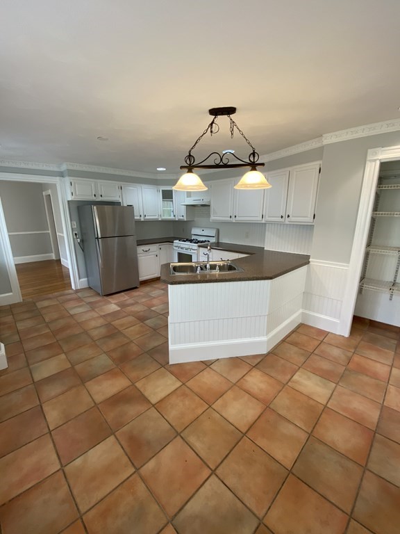 12 Avon Street, Unit 12 Reading, MA 01867 - Photo 5 of 25