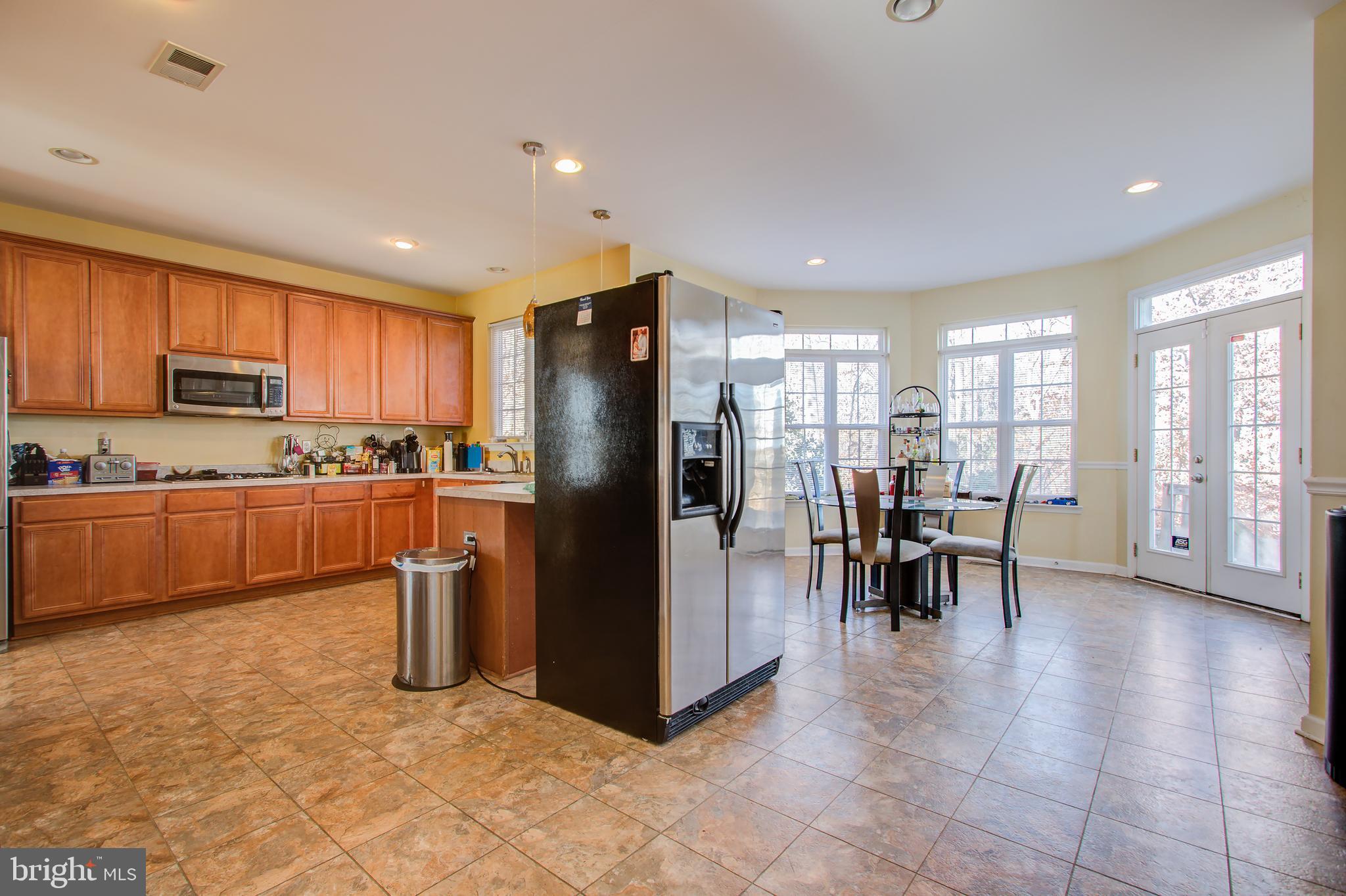 18 Rivers Edge Terrace Indian Head, MD 20640 - Photo 12 of 35 Kitchen w Seating Area