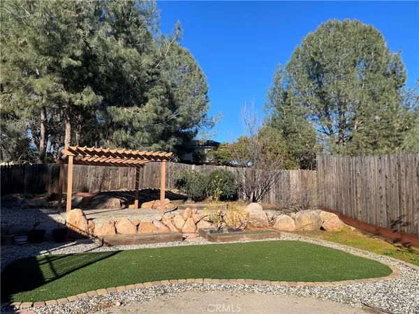 $2,100 | 4655 Hawaina Way, Kelseyville, CA 95451