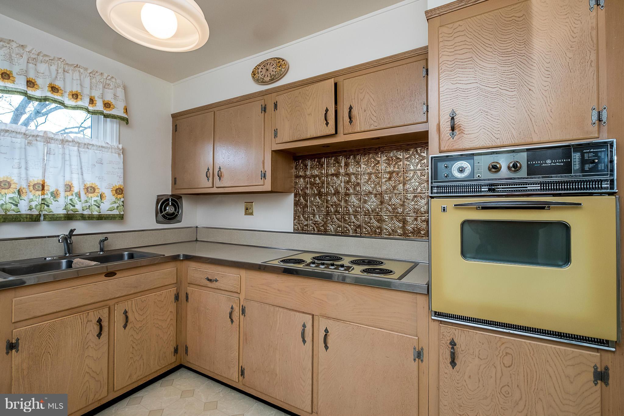 4507 Hargrove Road Temple Hills, MD 20748 - Photo 8 of 23 Kitchen