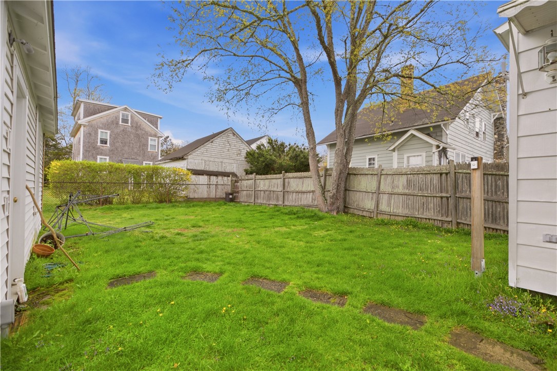 18 Cummings Road Newport, RI 02840 - Photo 4 of 20 Gallery Image 4