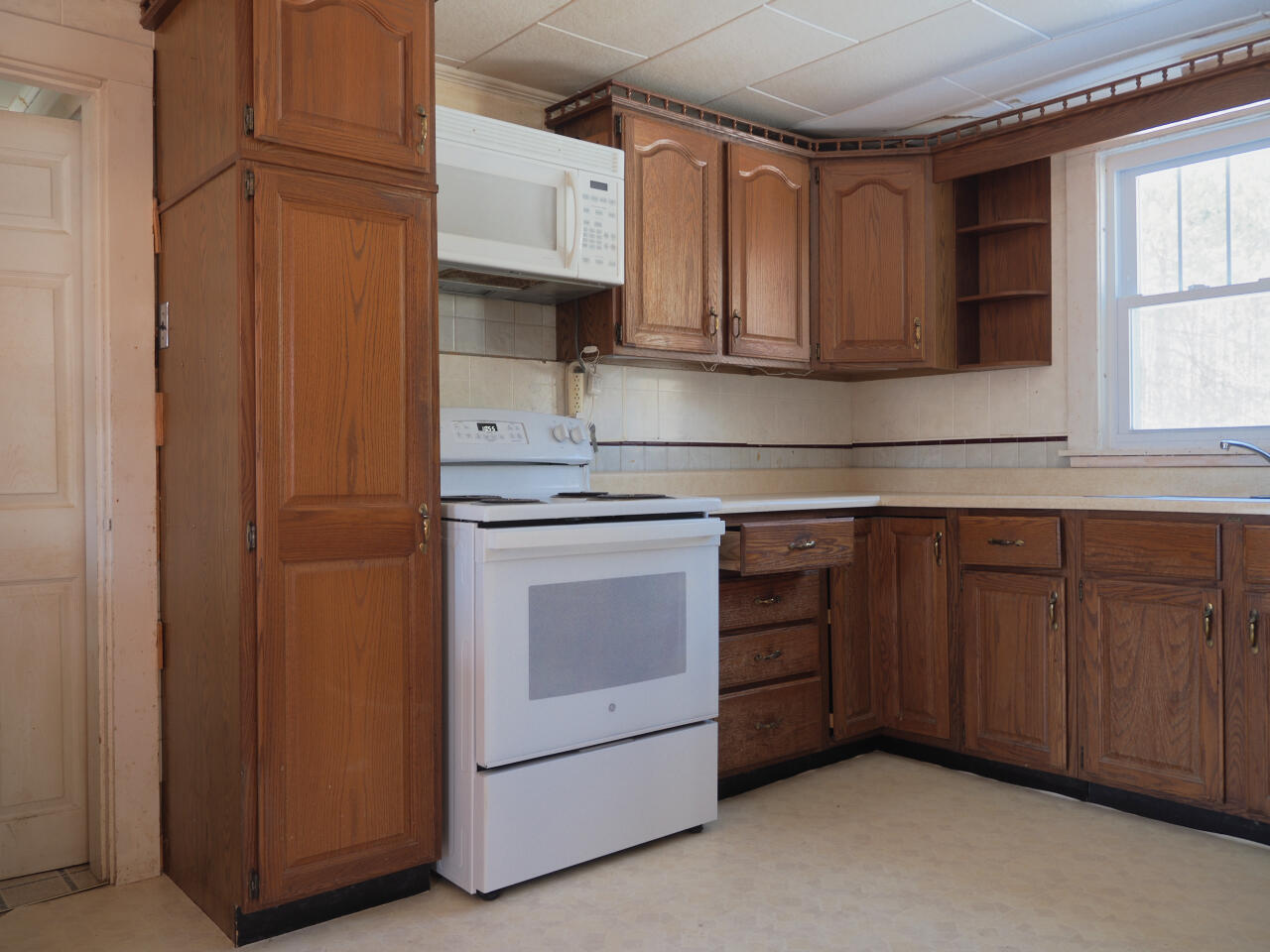 312 Northeast Road Standish, ME 04084 - Photo 3 of 37 P3100002neo