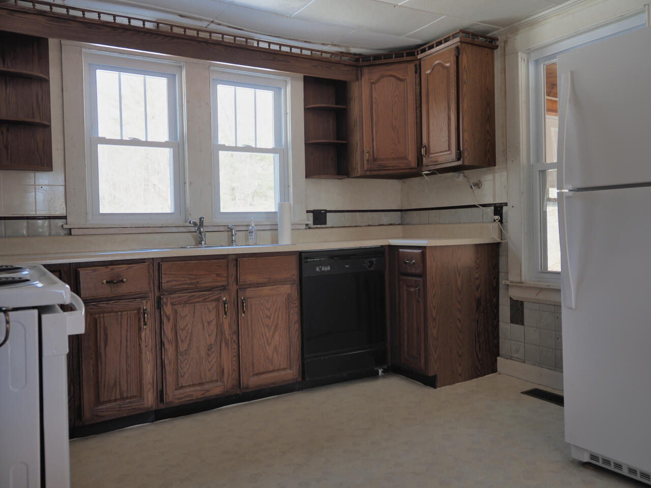 312 Northeast Road Standish, ME 04084 - Photo 5 of 37 P3100004neo