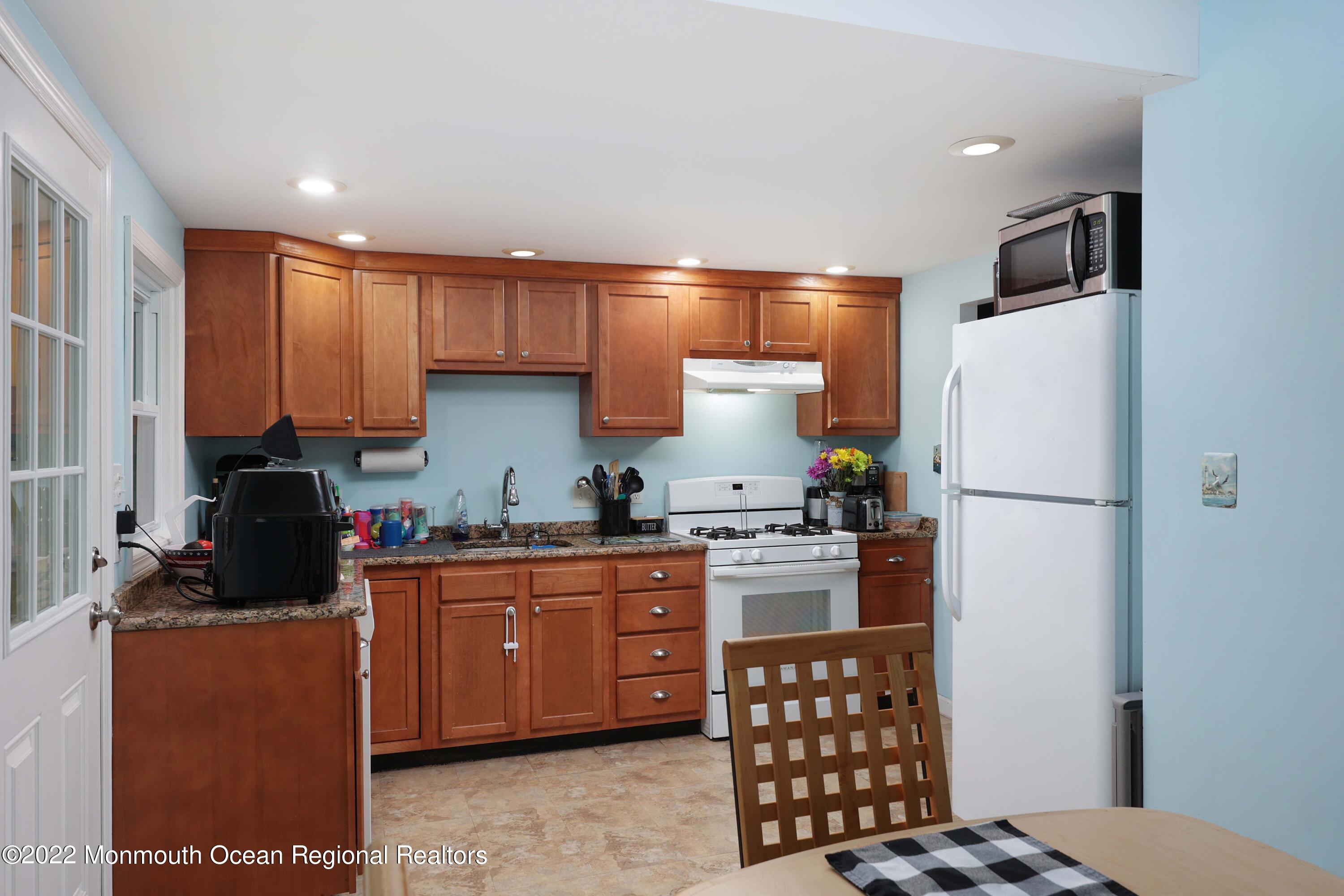 110 Bonita Road Waretown, NJ 08758 - Photo 12 of 18 758A7895
