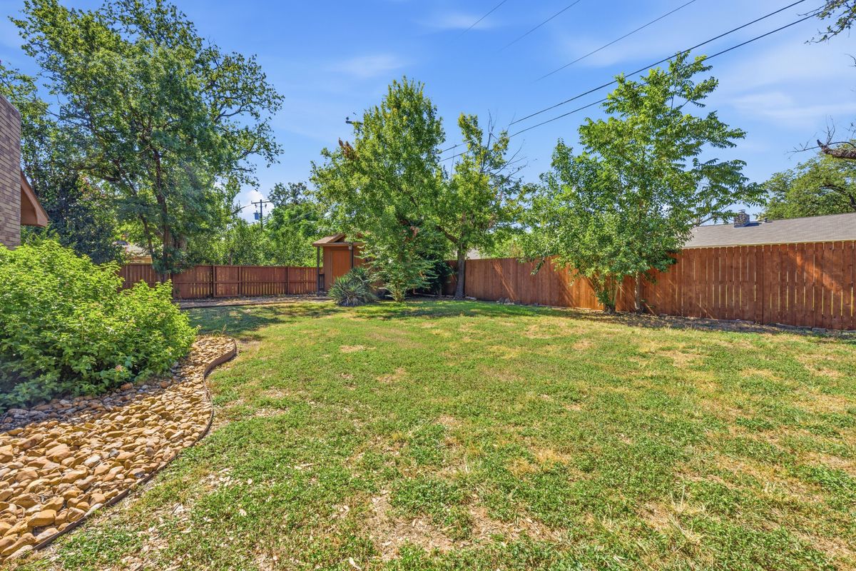 2002 Terry Lane Georgetown, TX 78628 - Photo 27 of 34 Large yard