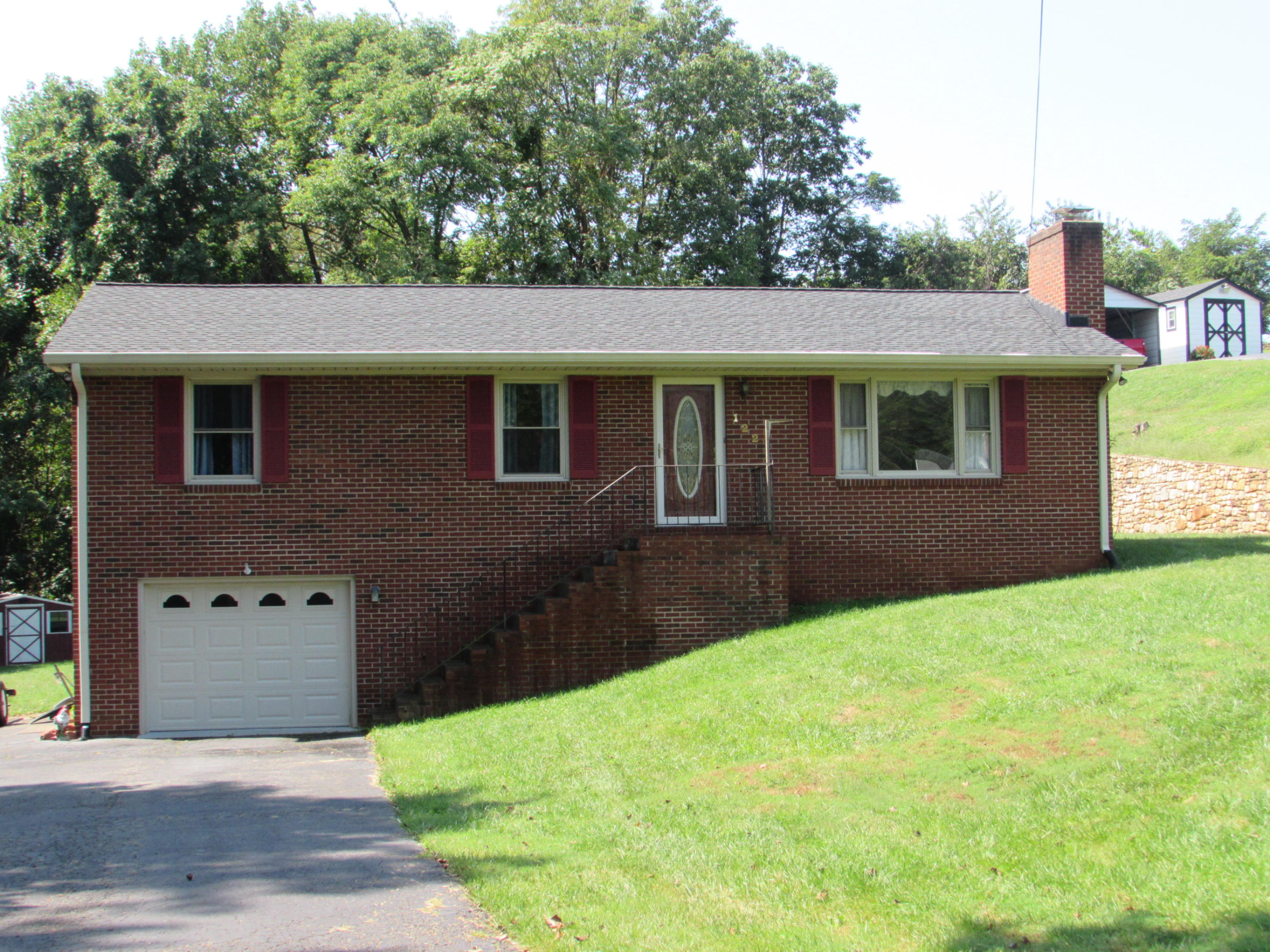 122 Old Brook Road Vinton, VA 24179 - Photo 1 of 18 026
