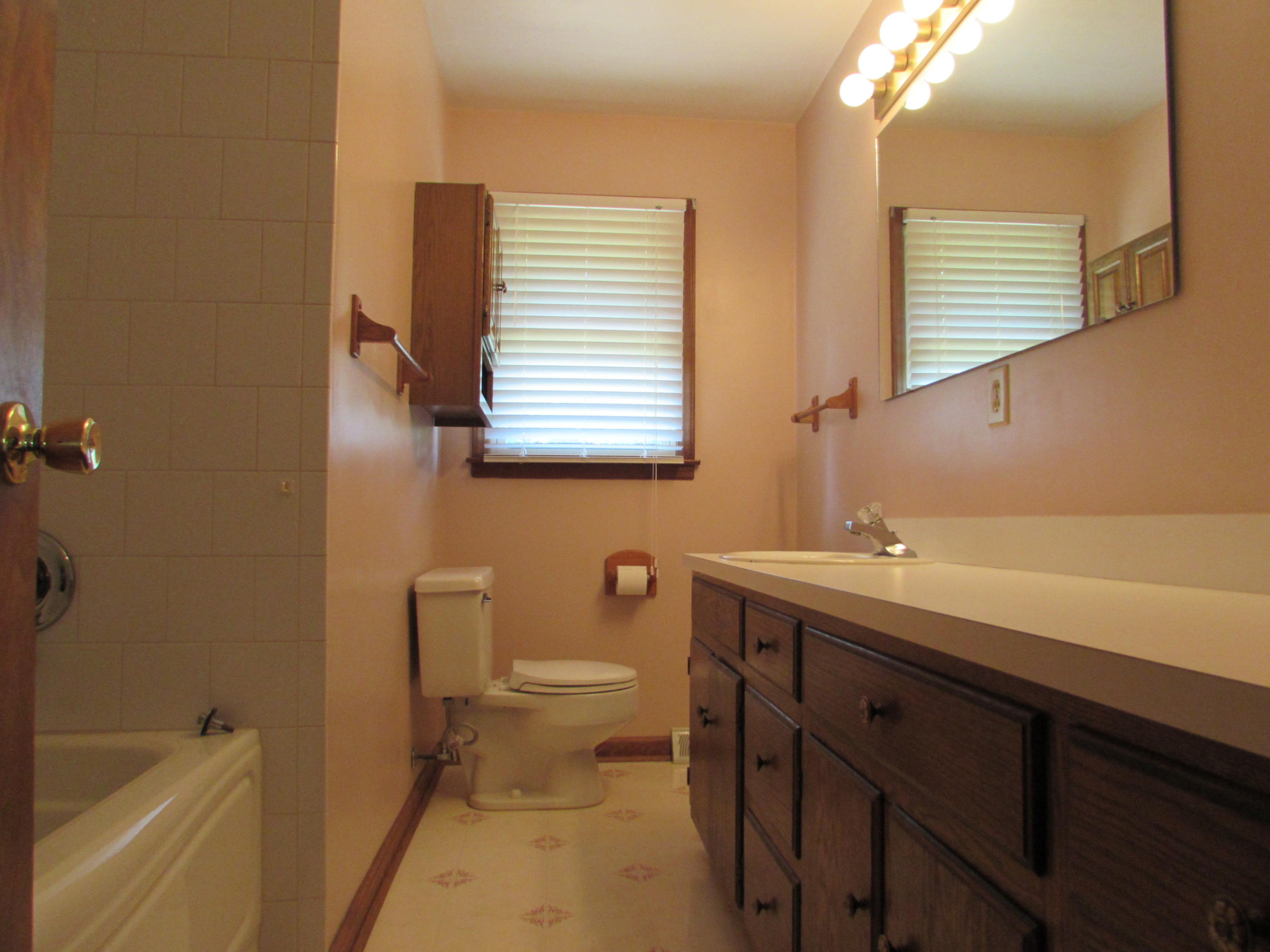 122 Old Brook Road Vinton, VA 24179 - Photo 13 of 18 038