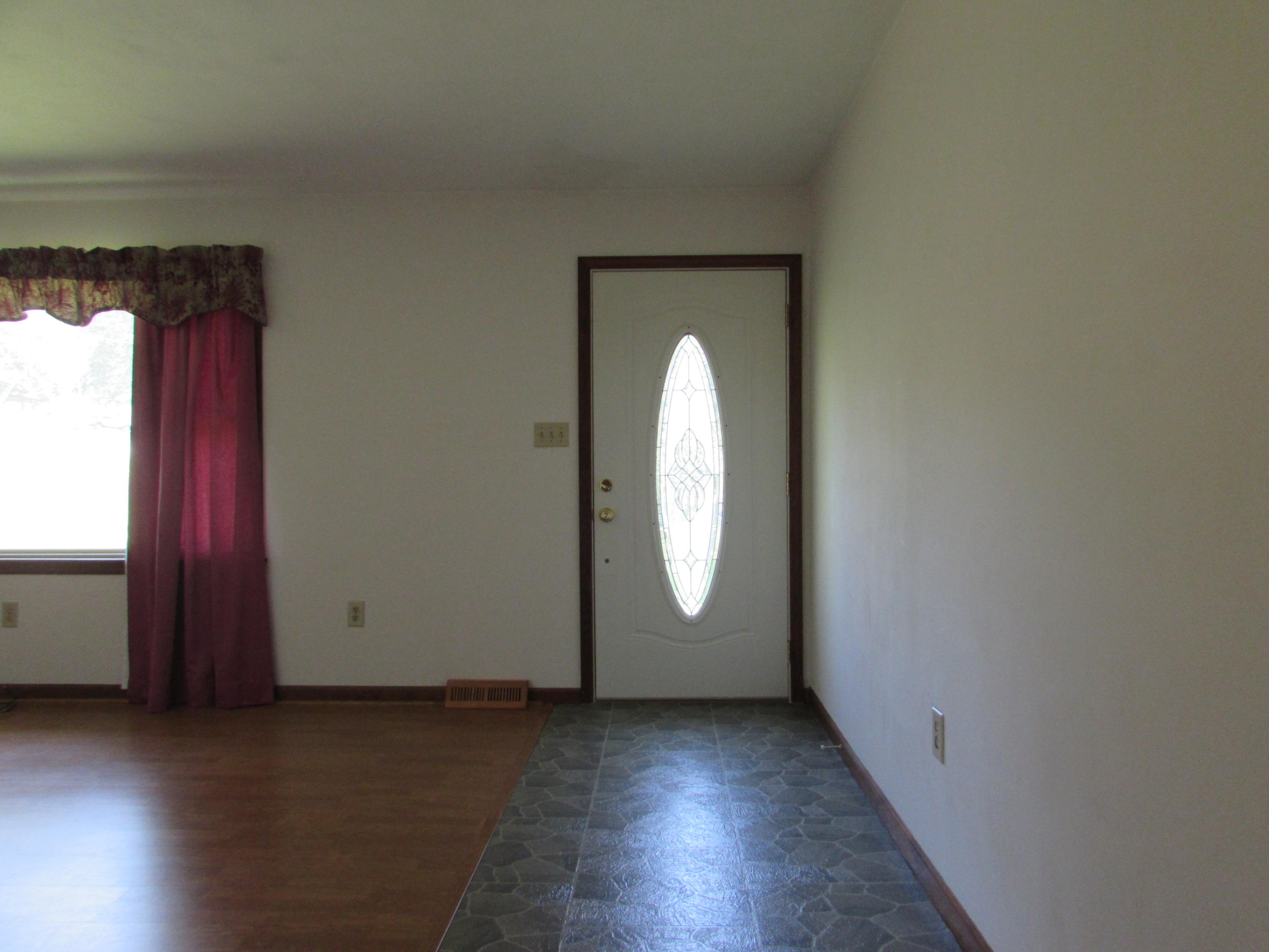 122 Old Brook Road Vinton, VA 24179 - Photo 4 of 18 047