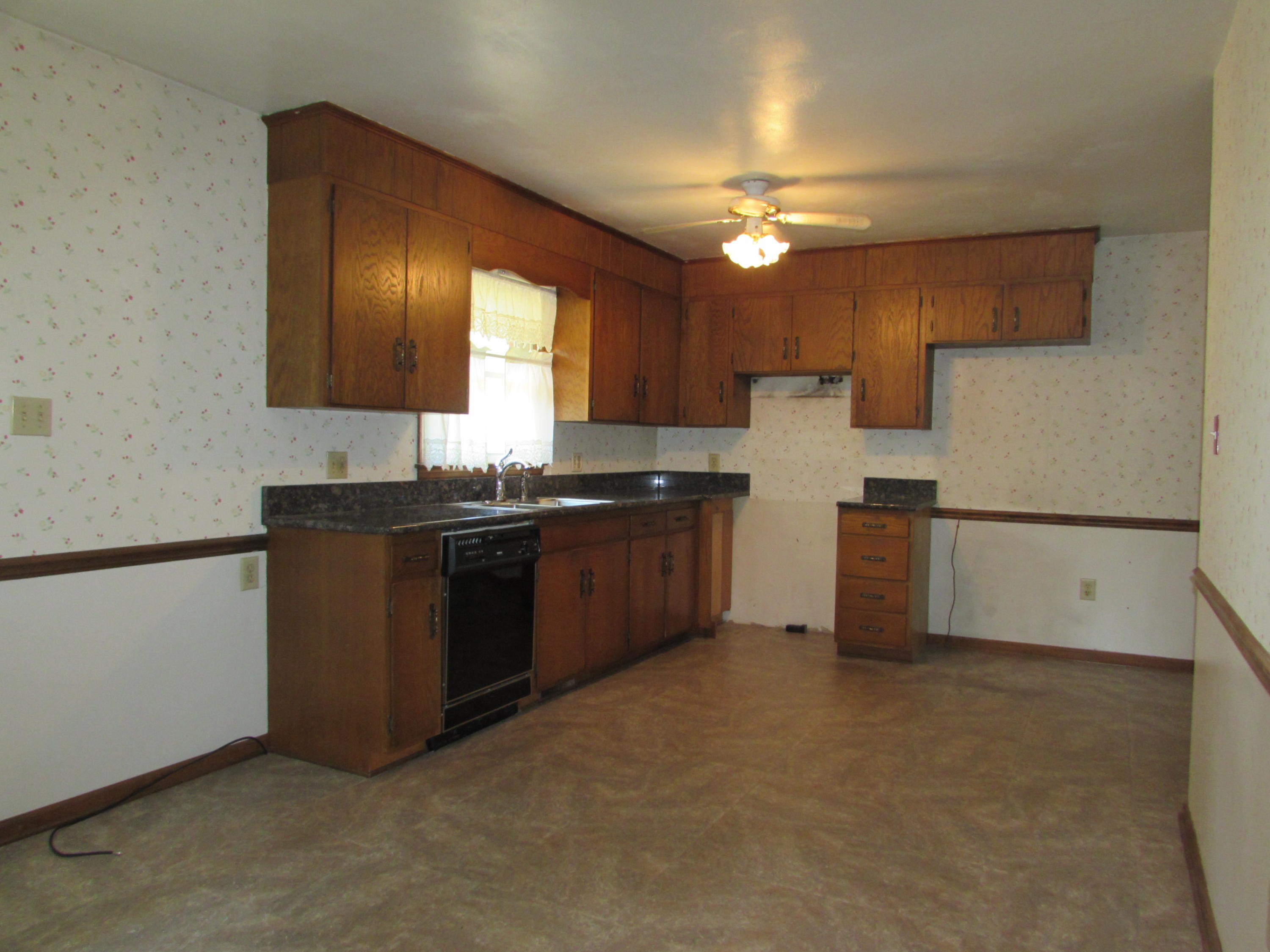 122 Old Brook Road Vinton, VA 24179 - Photo 5 of 18 035