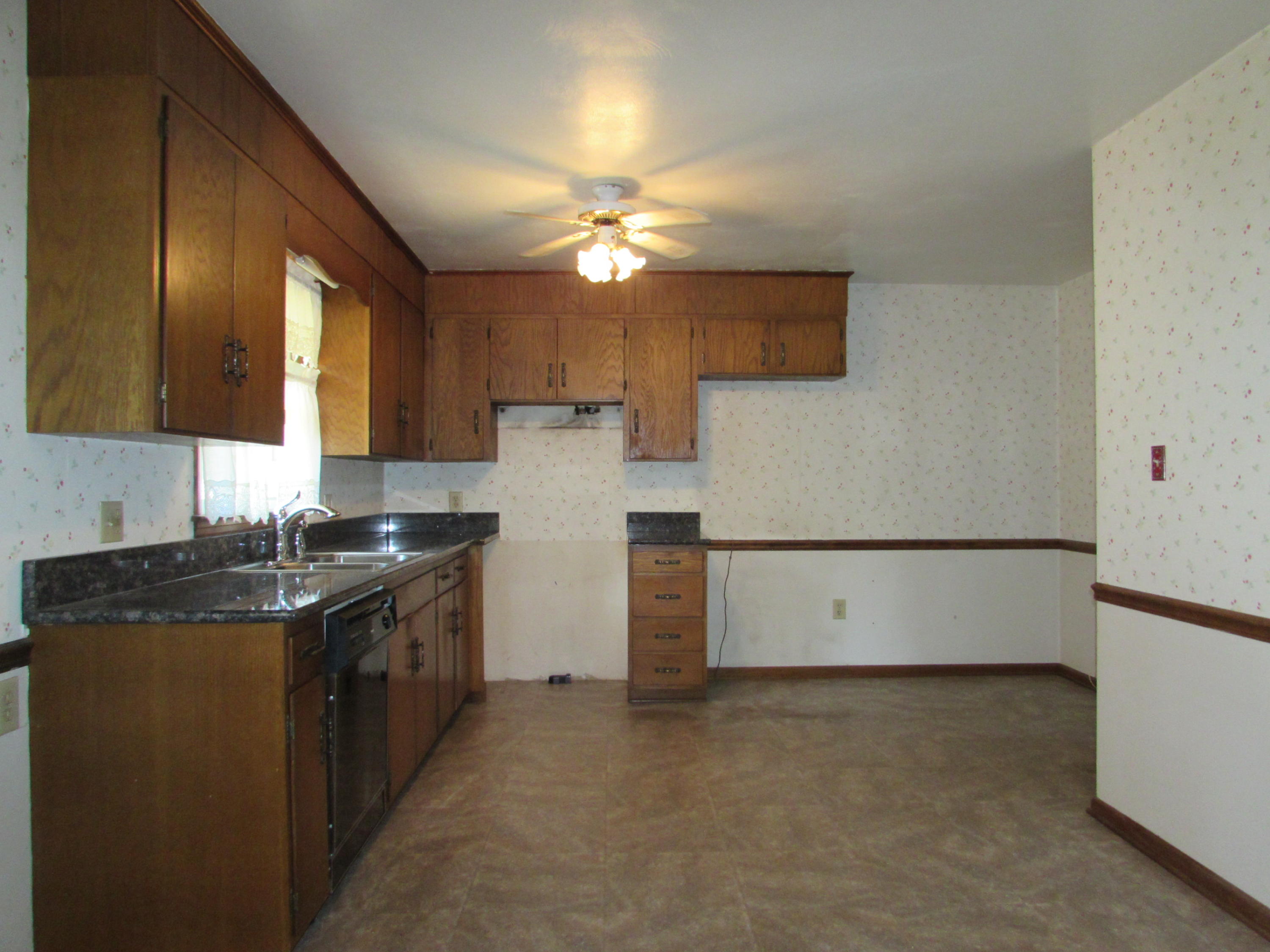 122 Old Brook Road Vinton, VA 24179 - Photo 6 of 18 034