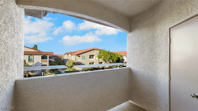 $1,640 | 2305 West Horizon Ridge Parkway, Unit 1224, Henderson, NV 89052