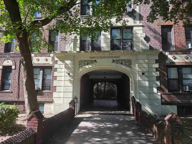 $3,100 | 1628 Ocean Parkway, Unit A52 | Midwood