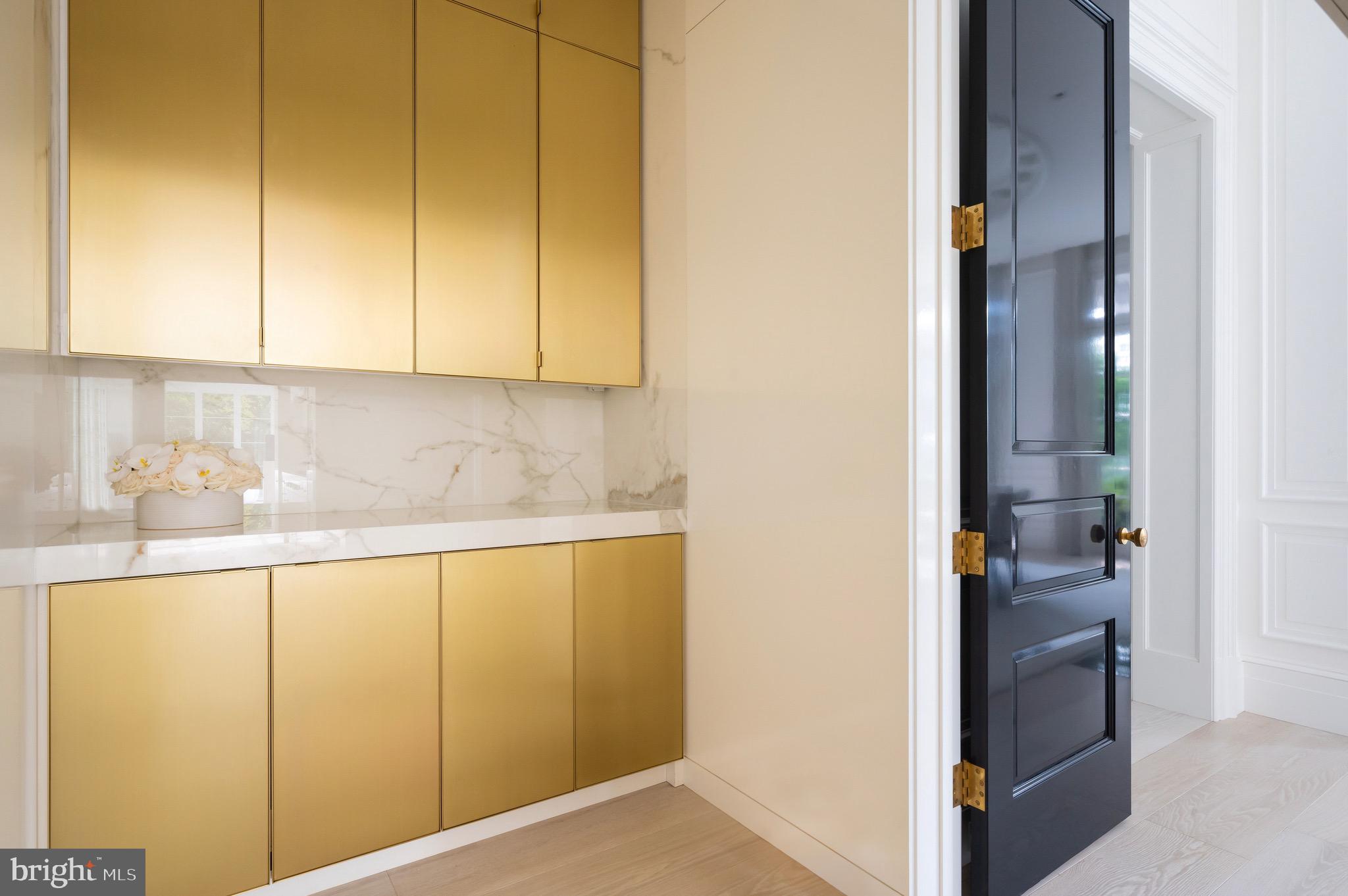 2400 Foxhall Road Northwest Washington, DC 20007 - Photo 20 of 50 Butler's Pantry