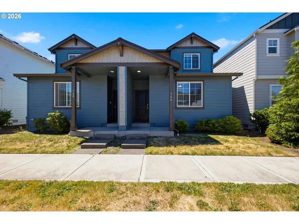 $399,900 | 744 Northeast 138th Place, Vancouver, WA 98684