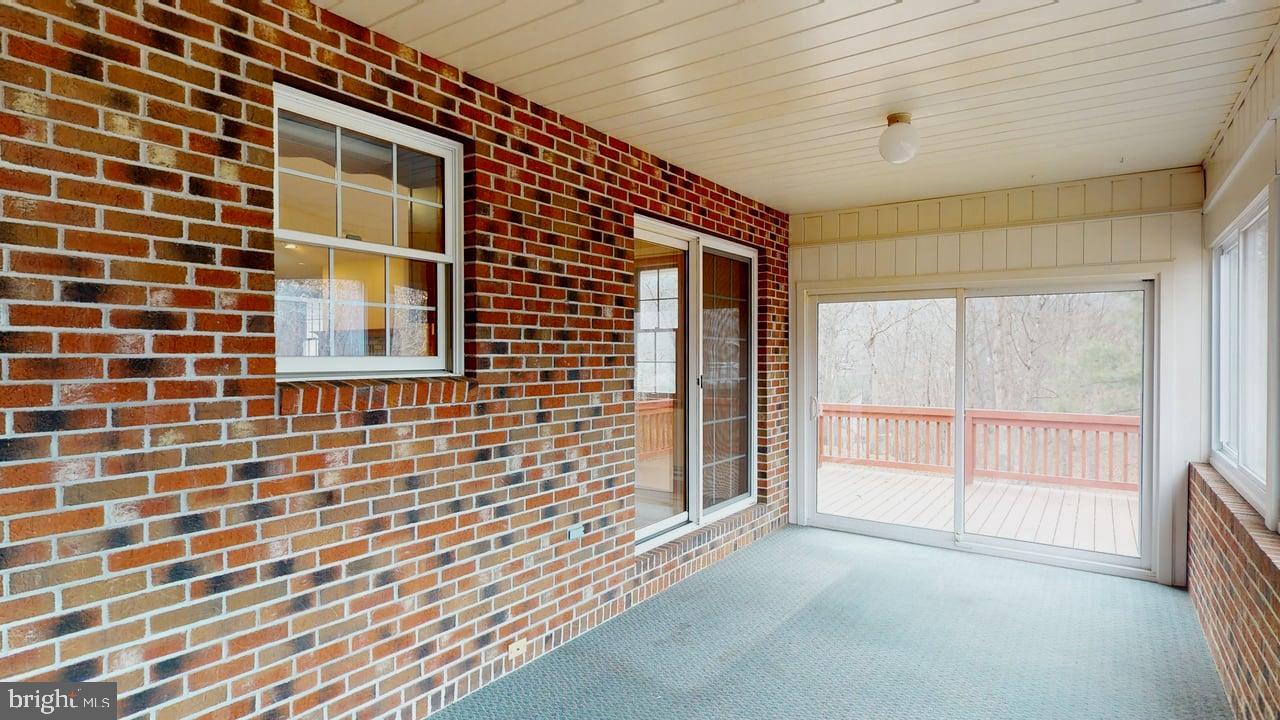 102 Spinnaker Court Ridgeley, WV 26753 - Photo 13 of 59 Sun porch
