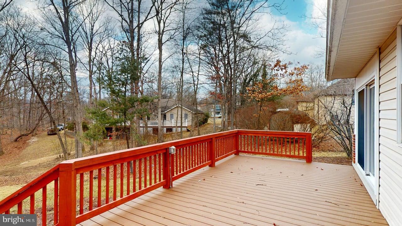102 Spinnaker Court Ridgeley, WV 26753 - Photo 16 of 59 Composite decking