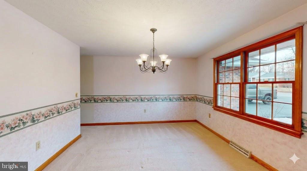 102 Spinnaker Court Ridgeley, WV 26753 - Photo 18 of 59 Dining room