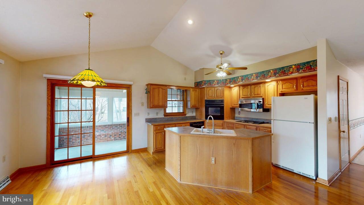 102 Spinnaker Court Ridgeley, WV 26753 - Photo 8 of 59 Custom light fixture