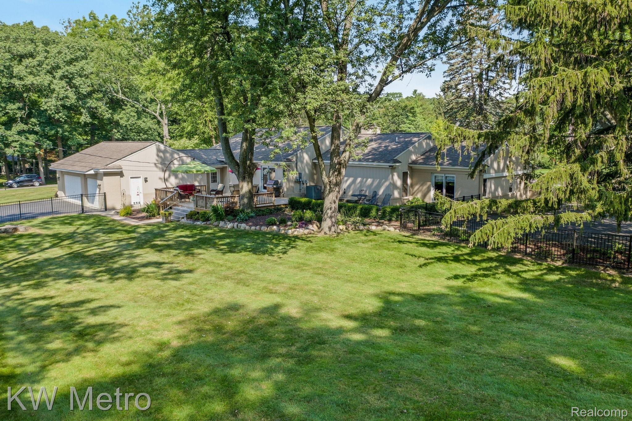 3985 Lincoln Road Bloomfield Hills, MI 48301 - Photo 10 of 46 35-web-or-mls-3985 Lincoln Road Bloomfield Township0029.jpg