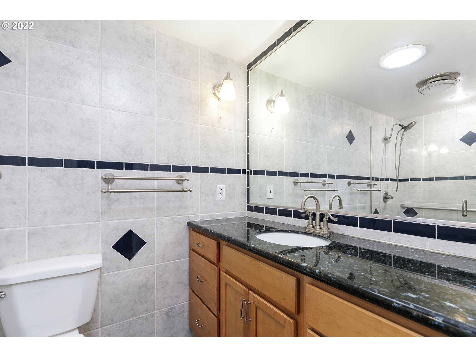 1930 Southeast Palmblad Road Gresham, OR 97080 - Photo 15 of 28 Owner's Suite Bathroom