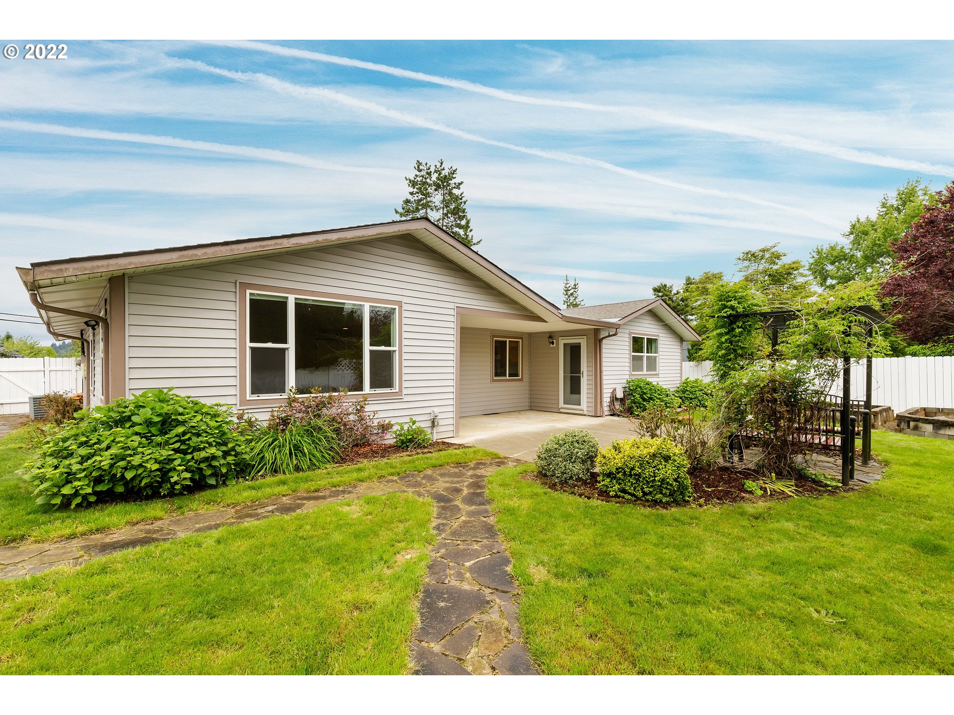 1930 Southeast Palmblad Road Gresham, OR 97080 - Photo 25 of 28 Covered Patio