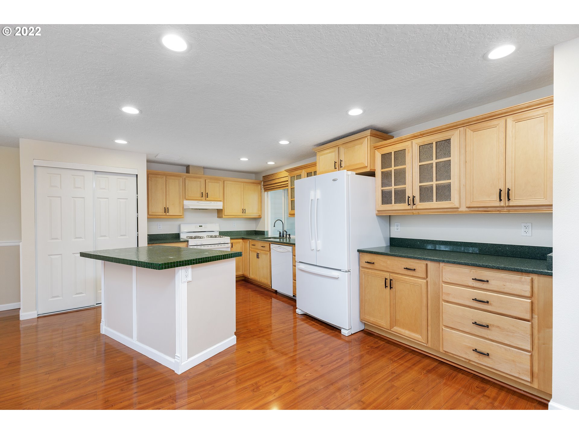 1930 Southeast Palmblad Road Gresham, OR 97080 - Photo 8 of 28 Kitchen
