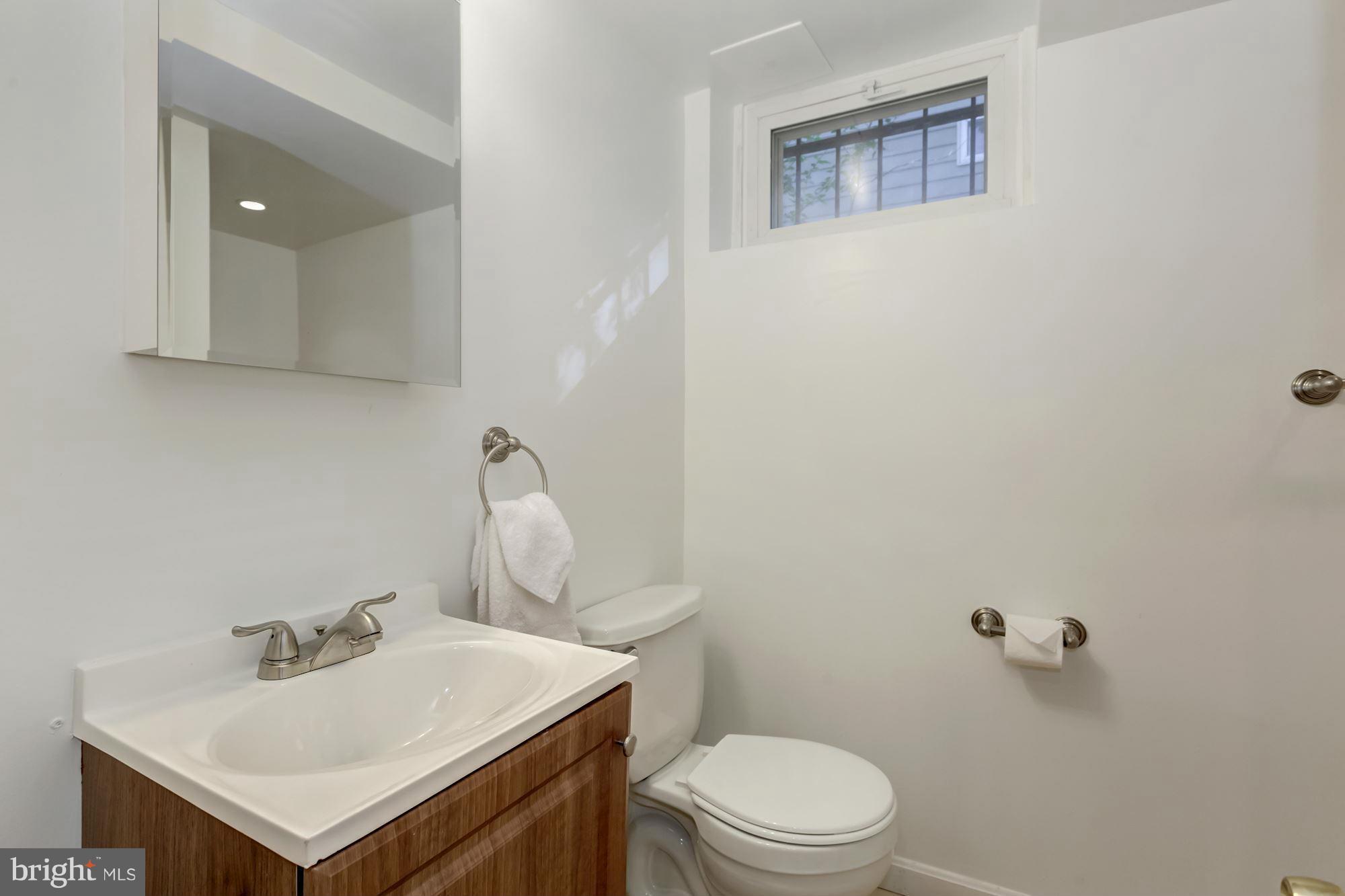 709 Silver Spring Avenue Silver Spring, MD 20910 - Photo 16 of 24 Bath #2