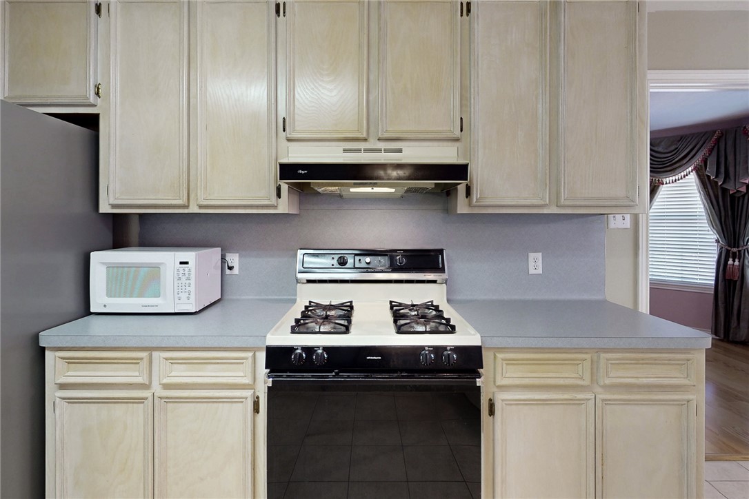 5901 Sheffield Terrace Lane Bryan, TX 77802 - Photo 10 of 31 Kitchen with black and gas range and vent hood