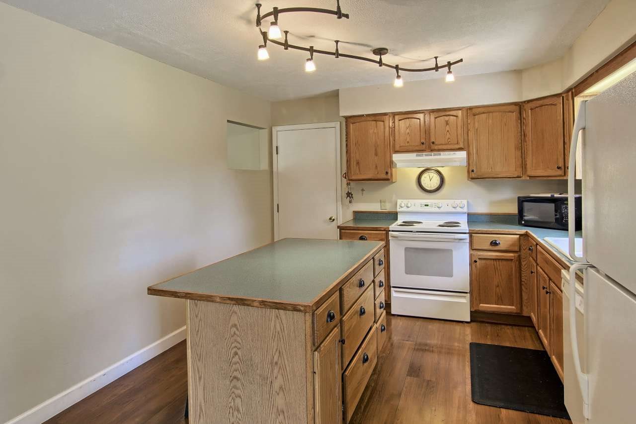 9704 Cedar Run Road Traverse City, MI 49684 - Photo 9 of 34 1835993-8.JPG