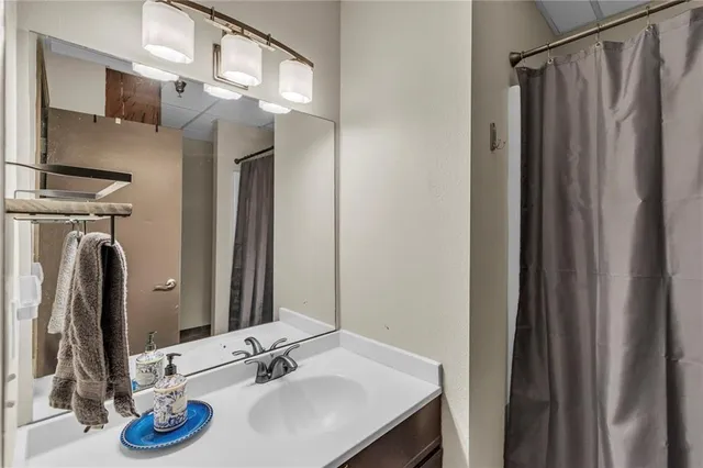 $200,000 | 308 West 8th Street, Unit 201, Kansas City, MO 64105