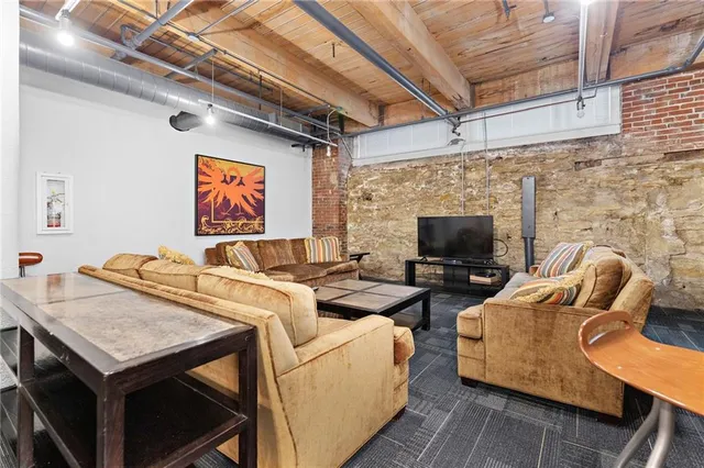 $200,000 | 308 West 8th Street, Unit 201, Kansas City, MO 64105