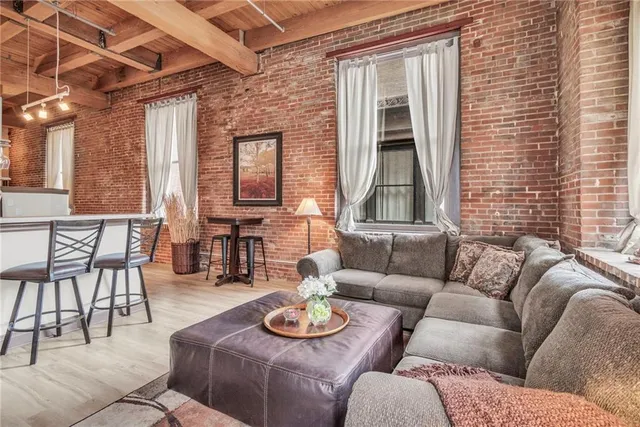 $200,000 | 308 West 8th Street, Unit 201, Kansas City, MO 64105