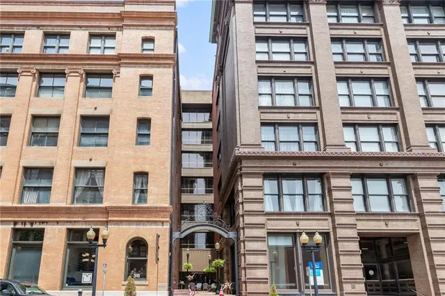 $200,000 | 308 West 8th Street, Unit 201, Kansas City, MO 64105