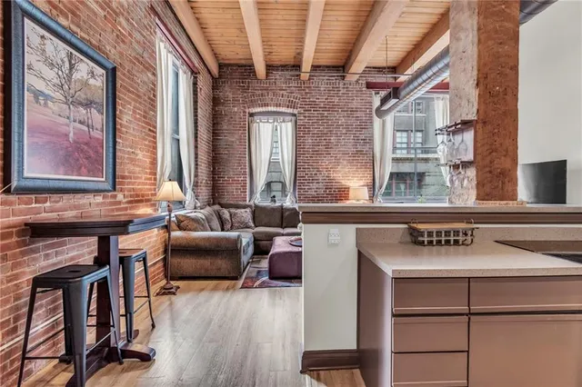 $200,000 | 308 West 8th Street, Unit 201, Kansas City, MO 64105