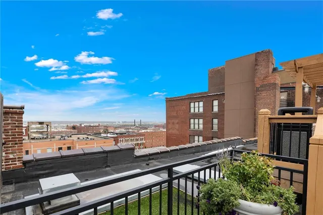 $200,000 | 308 West 8th Street, Unit 201, Kansas City, MO 64105