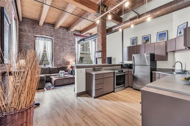 $200,000 | 308 West 8th Street, Unit 201, Kansas City, MO 64105