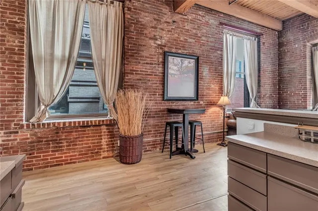 $200,000 | 308 West 8th Street, Unit 201, Kansas City, MO 64105