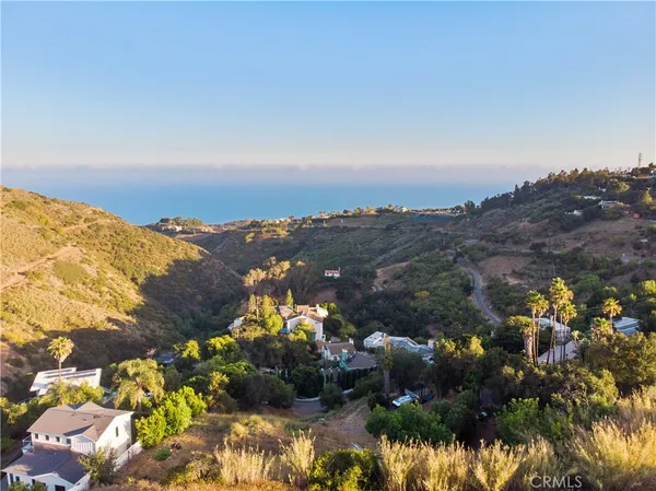 $699,000 | 26585 Ocean View Drive, Malibu, CA 90265
